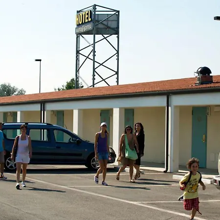 Autohotel 3* ראבנה