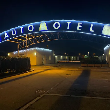 Szálloda Autohotel 3*