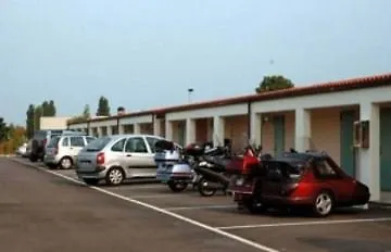 Autohotel ホテル ラヴェンナ