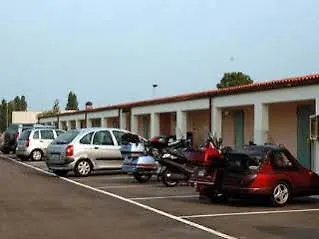 Autohotel ホテル 3*